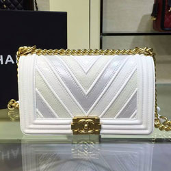 샤넬 16년 보이백 미듐 화이트