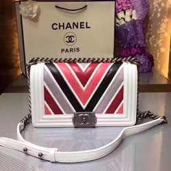 샤넬 보이백 화이트 미듐 25cm