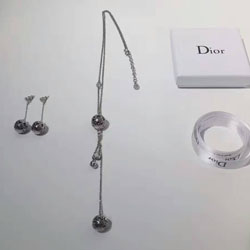 디올 목걸이