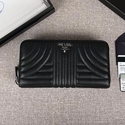 프라다  가죽 지갑 1ML506