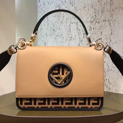 펜디 가죽 플랩백 8BT2820