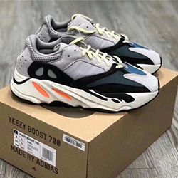 YEEZY  700  BOOST  RUNNER