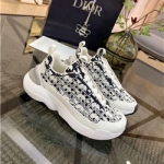 디올  D-566558
