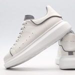 알렉산더 맥퀸 오버솔 스니커즈 남여공용 A-2266285