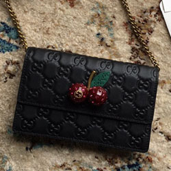 구찌 체리 장식의 구찌 시그니처 미니 백 481291