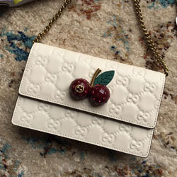 구찌 체리 장식의 구찌 시그니처 미니 백 481291