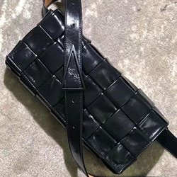 보테가 베네타 크로스백  620980