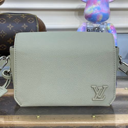 루이비통 패스트라인 웨어러블 월릿 M82085