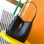 입생로랑 핸드백 713938
